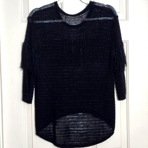 Chelsea & Violet Relaxed Fit crew Neck Crochet Fringe Sweater Size Small - Picture 4 of 7
